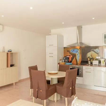 Fuer 4 Personen Ca 60 Qm In Empuriabrava, Costa Brava Golf De Roses Apartment